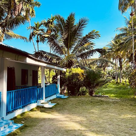Blue Sea Restaurant & Bungalows Sitapur Екстериор снимка