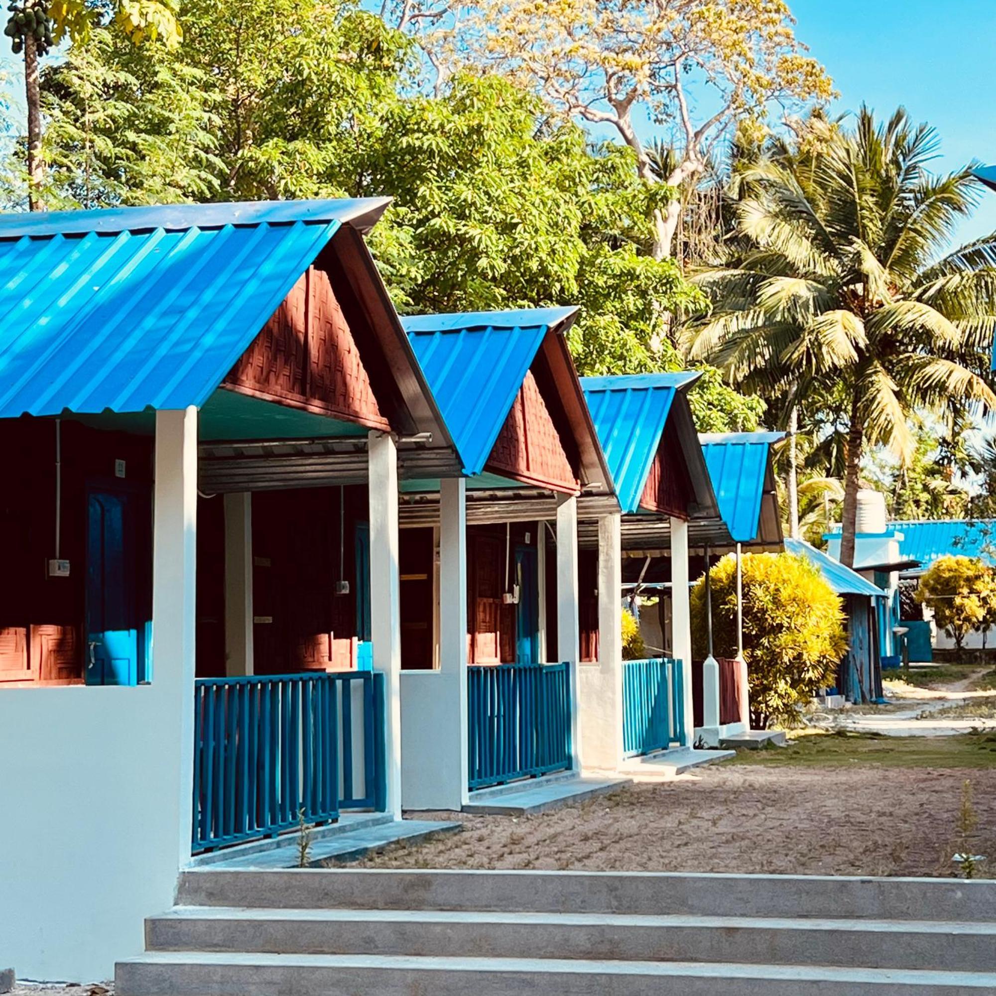 Blue Sea Restaurant & Bungalows Sitapur Екстериор снимка