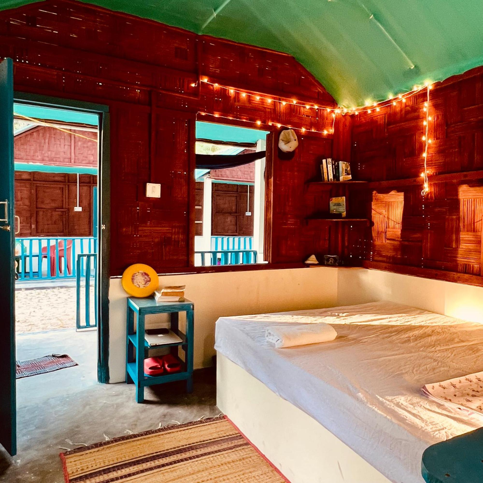 Blue Sea Restaurant & Bungalows Sitapur Екстериор снимка