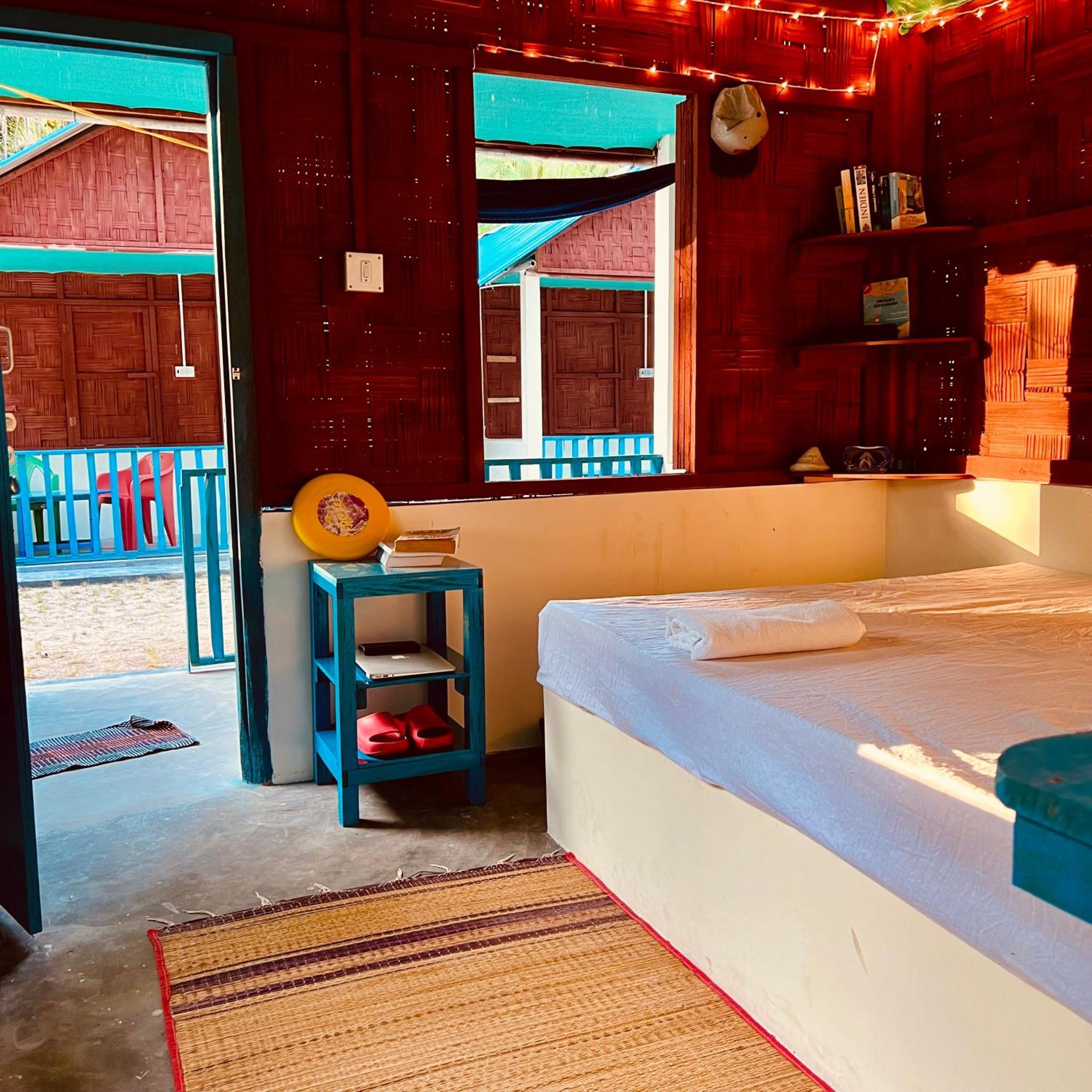 Blue Sea Restaurant & Bungalows Sitapur Екстериор снимка