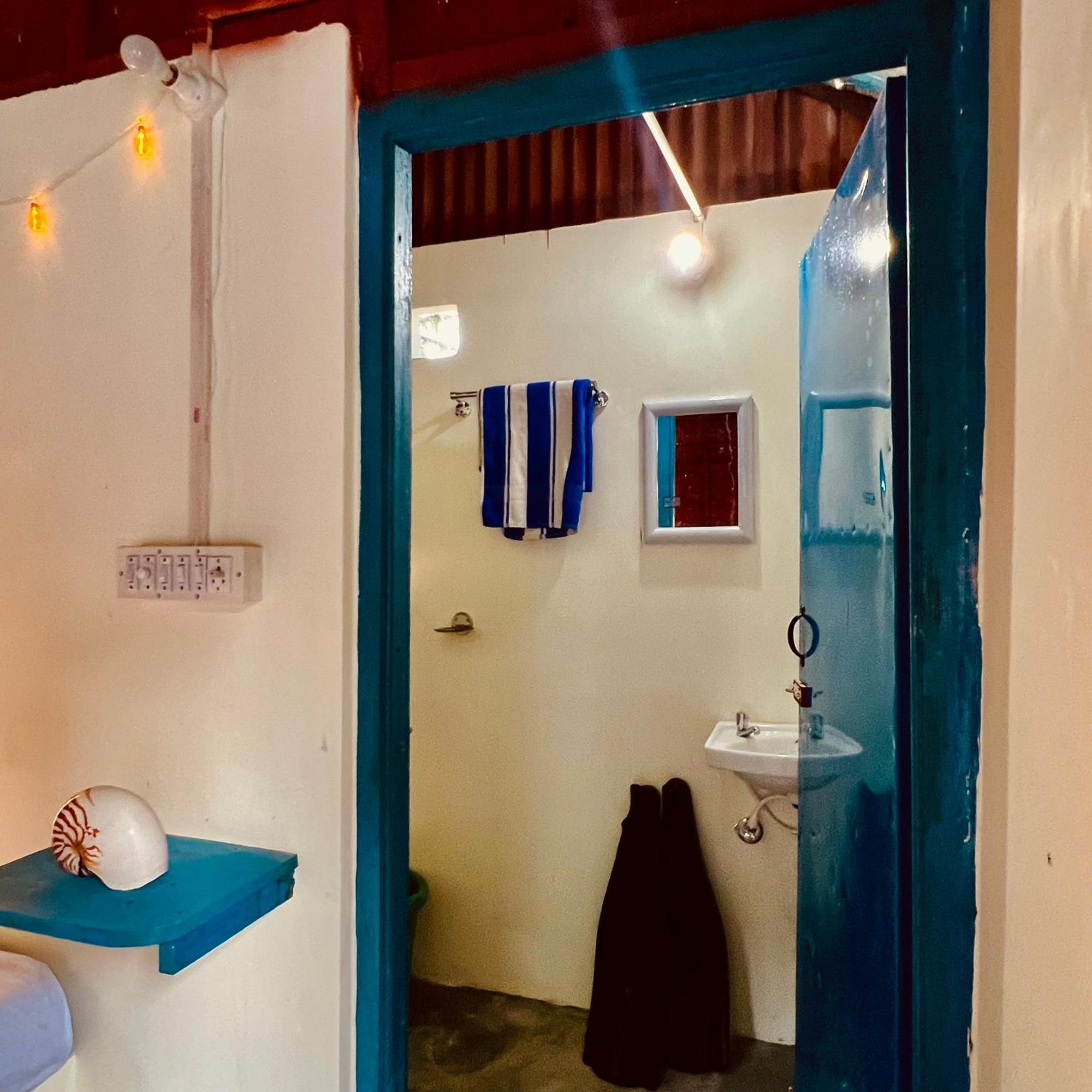 Blue Sea Restaurant & Bungalows Sitapur Екстериор снимка